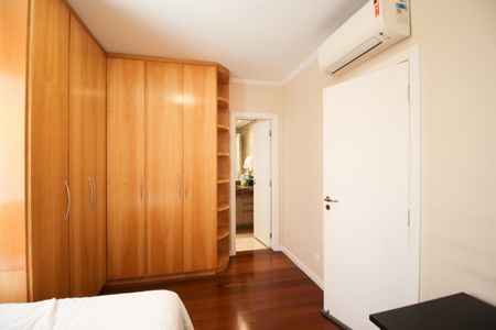 Apartamento à venda com 118m², 3 quartos e 2 vagasSuíte 2