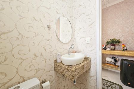 Casa de condomínio para alugar com 210m², 3 quartos e 2 vagasBanheiro