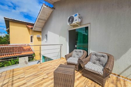 Casa de condomínio para alugar com 210m², 3 quartos e 2 vagasvaranda