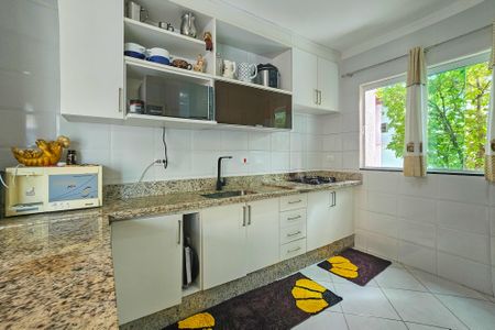 Casa de condomínio para alugar com 210m², 3 quartos e 2 vagascozinha 