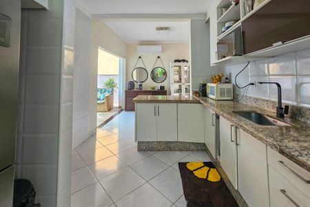 Casa de condomínio para alugar com 210m², 3 quartos e 2 vagascozinha