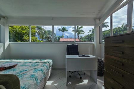 Casa de condomínio para alugar com 210m², 3 quartos e 2 vagasSuite 3