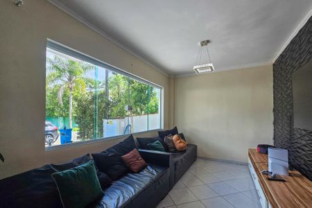 Sala de casa de condomínio para alugar com 3 quartos, 210m² em Bal Pernambuco, Guarujá