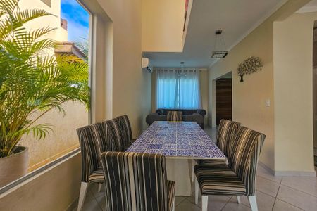 Casa de condomínio para alugar com 210m², 3 quartos e 2 vagasSala