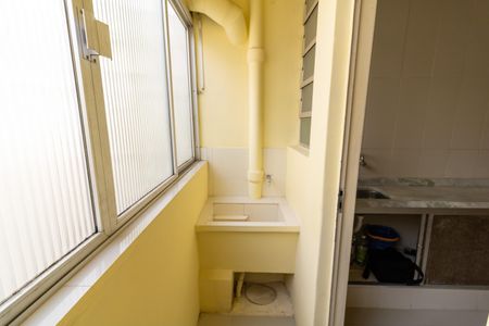 Apartamento à venda com 70m², 3 quartos e sem vaga Apartamento à venda com 70m², 3 quartos e sem vagaCozinha e Área de Serviço