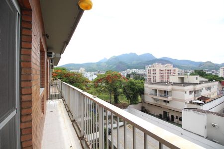 Apartamento à venda com 93m², 2 quartos e 1 vagaVaranda