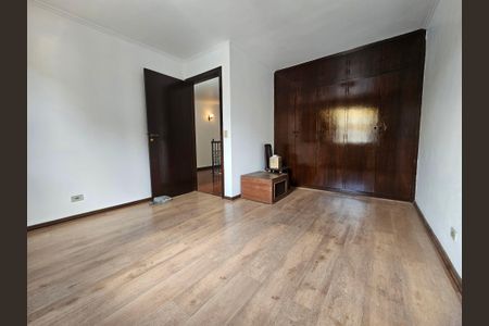 Casa à venda com 236m², 5 quartos e 4 vagasQuarto 2