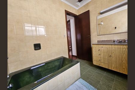 Casa à venda com 236m², 5 quartos e 4 vagasBanheiro