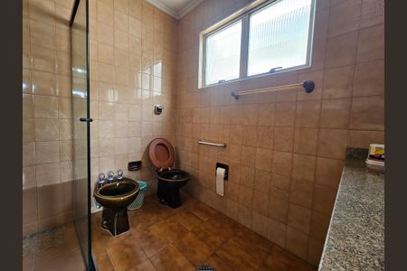 Casa à venda com 236m², 5 quartos e 4 vagasBanheiro da Suíte