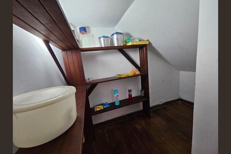 Casa à venda com 236m², 5 quartos e 4 vagasDespensa