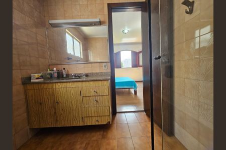 Casa à venda com 236m², 5 quartos e 4 vagasBanheiro da Suíte