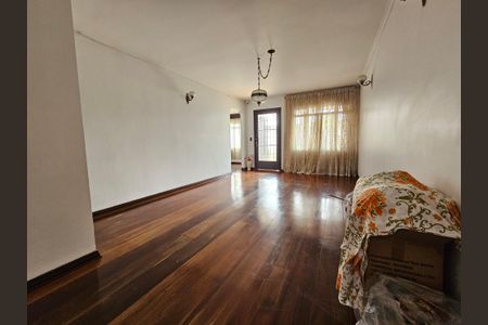 Casa à venda com 236m², 5 quartos e 4 vagasSala 2
