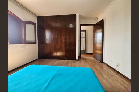 Casa à venda com 236m², 5 quartos e 4 vagasSuíte