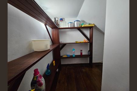 Casa à venda com 236m², 5 quartos e 4 vagasDespensa