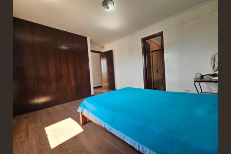 Casa à venda com 236m², 5 quartos e 4 vagasSuíte