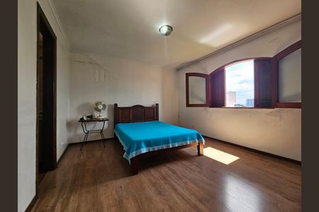 Casa à venda com 236m², 5 quartos e 4 vagasSuíte