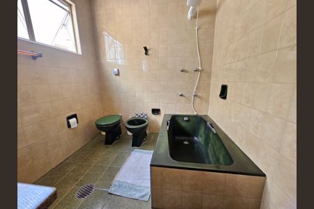 Casa à venda com 236m², 5 quartos e 4 vagasb