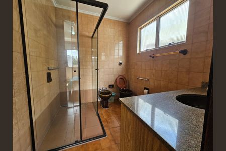 Casa à venda com 236m², 5 quartos e 4 vagasBanheiro da Suíte