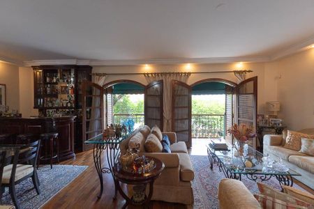 Sala 1 de casa à venda com 5 quartos, 284m² em Vila Paiva, São Paulo