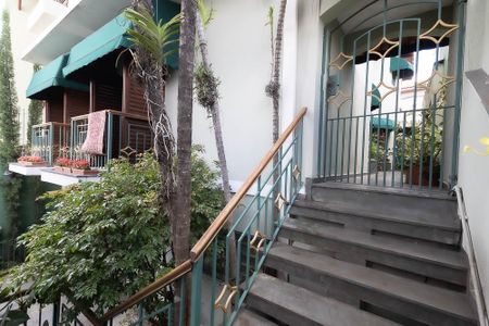 Casa à venda com 5 quartos, 284m² em Vila Paiva, São Paulo