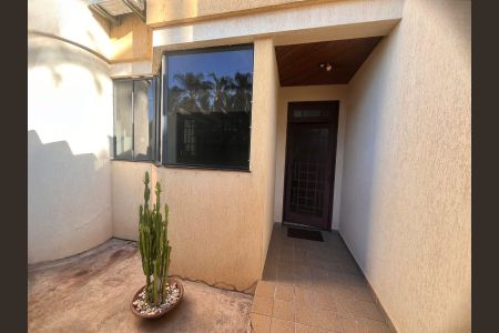 Casa para alugar com 110m², 2 quartos e 2 vagas