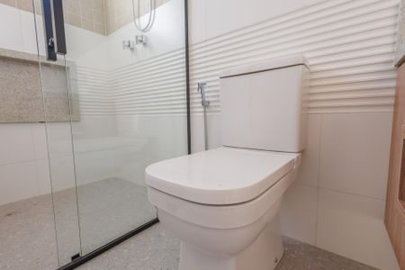 Casa de condomínio para alugar com 264m², 3 quartos e 4 vagasBanheiro Suíte 2