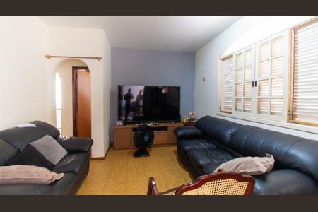 Casa à venda com 213m², 5 quartos e 2 vagas