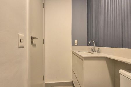 Banheiro de apartamento para alugar com 2 quartos, 58m² em Botafogo, Campinas