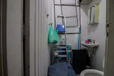 Casa à venda com 102m², 4 quartos e 2 vagas Casa à venda com 102m², 4 quartos e 2 vagasBanheiro de serviço