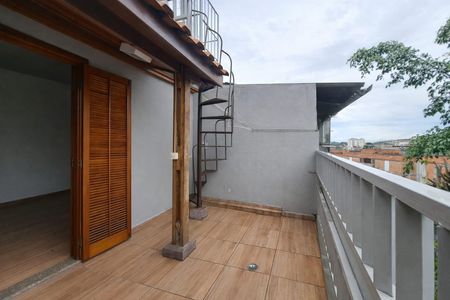 Varanda de casa à venda com 3 quartos, 209m² em Jardim Roberto, Osasco