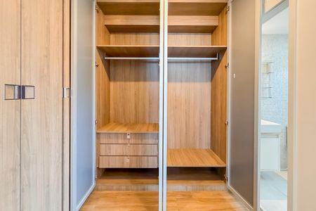 Apartamento à venda com 66m², 2 quartos e 2 vagasSuíte - Armários