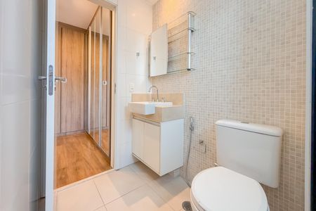 Apartamento à venda com 66m², 2 quartos e 2 vagasBanheiro da Suíte