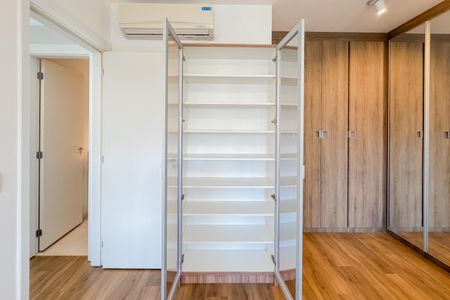 Apartamento à venda com 66m², 2 quartos e 2 vagasSuíte - Armários