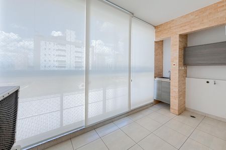 Apartamento à venda com 66m², 2 quartos e 2 vagasPersianas