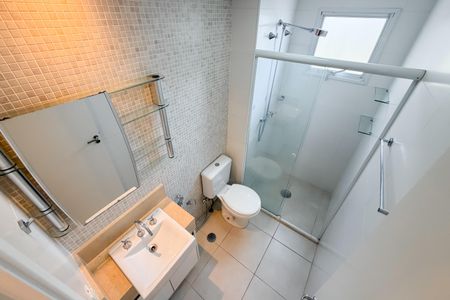 Apartamento à venda com 66m², 2 quartos e 2 vagasBanheiro da Suíte