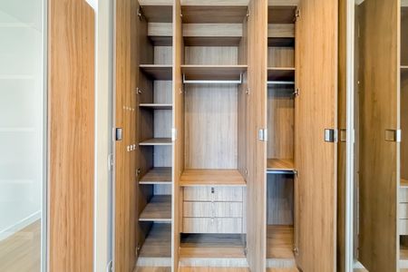 Apartamento à venda com 66m², 2 quartos e 2 vagasSuíte - Armários