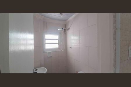 Banheiro de casa para alugar com 2 quartos, 35m² em Ayrosa, Osasco