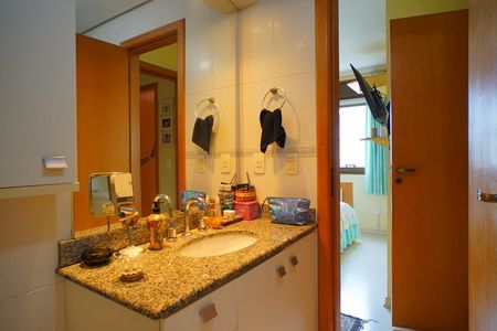 Apartamento à venda com 110m², 3 quartos e 2 vagasBanheiro suíte 