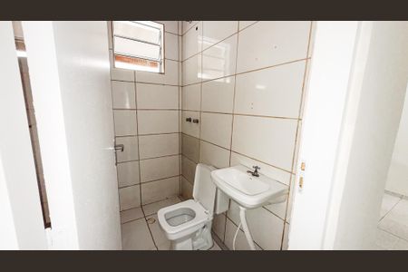 Banheiro de casa para alugar com 1 quarto, 60m² em Parque Peruche, São Paulo