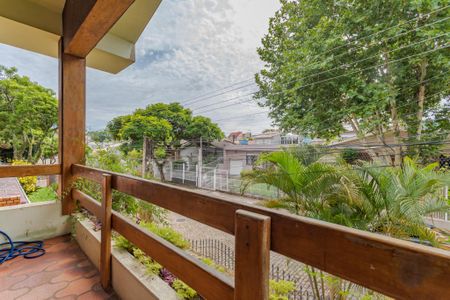 Casa à venda com 301m², 4 quartos e 2 vagas Casa à venda com 301m², 4 quartos e 2 vagasSala