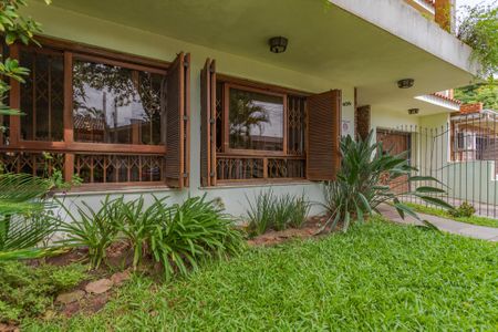 Casa à venda com 301m², 4 quartos e 2 vagas Casa à venda com 301m², 4 quartos e 2 vagasQuintal