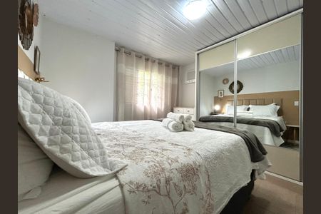 Suíte 2 de casa para alugar com 2 quartos, 80m² em Sambaqui, Florianópolis