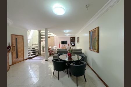 Casa para alugar com 399m², 3 quartos e 1 vagaSala