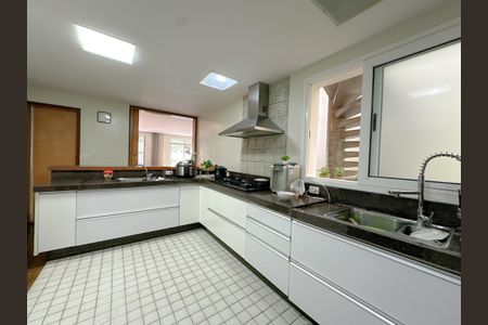 Casa para alugar com 399m², 3 quartos e 1 vagaCozinha