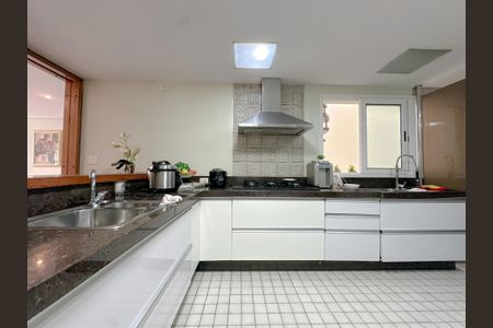 Casa para alugar com 399m², 3 quartos e 1 vagaCozinha