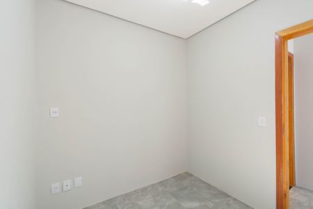 Casa à venda com 80m², 2 quartos e 1 vaga