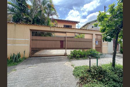 Casa à venda com 340m², 6 quartos e 5 vagasFachada