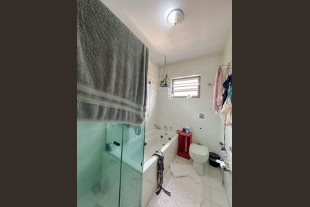 Casa à venda com 340m², 6 quartos e 5 vagasBanheiro Suíte 3