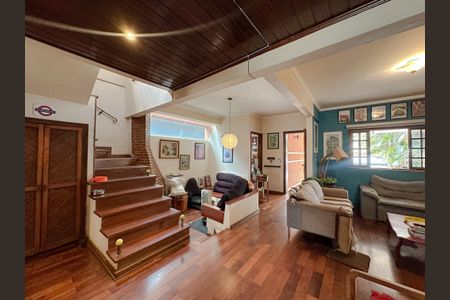 Casa à venda com 340m², 6 quartos e 5 vagasSala