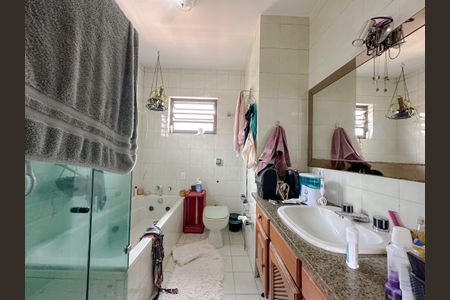 Casa à venda com 340m², 6 quartos e 5 vagasBanheiro Suíte 3